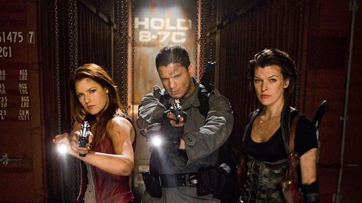 Los Actores De Resident Evil Se Muestran En El Set 2402