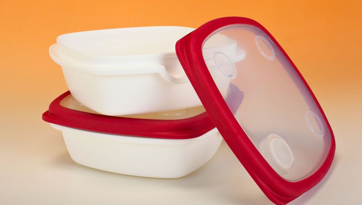 Pero si guardaste mal los tapers y perdiste la noción de qué tapa llevaba cada uno. Tranquilo/a. No debes tirarlos. Puedes transformar esas tapas sin compañero en un tesoro del reciclaje Pero si guardaste mal los tapers y perdiste la noción de qué tapa llevaba cada uno. Tranquilo/a. No debes tirarlos. Puedes transformar esas tapas sin compañero en un tesoro del reciclaje