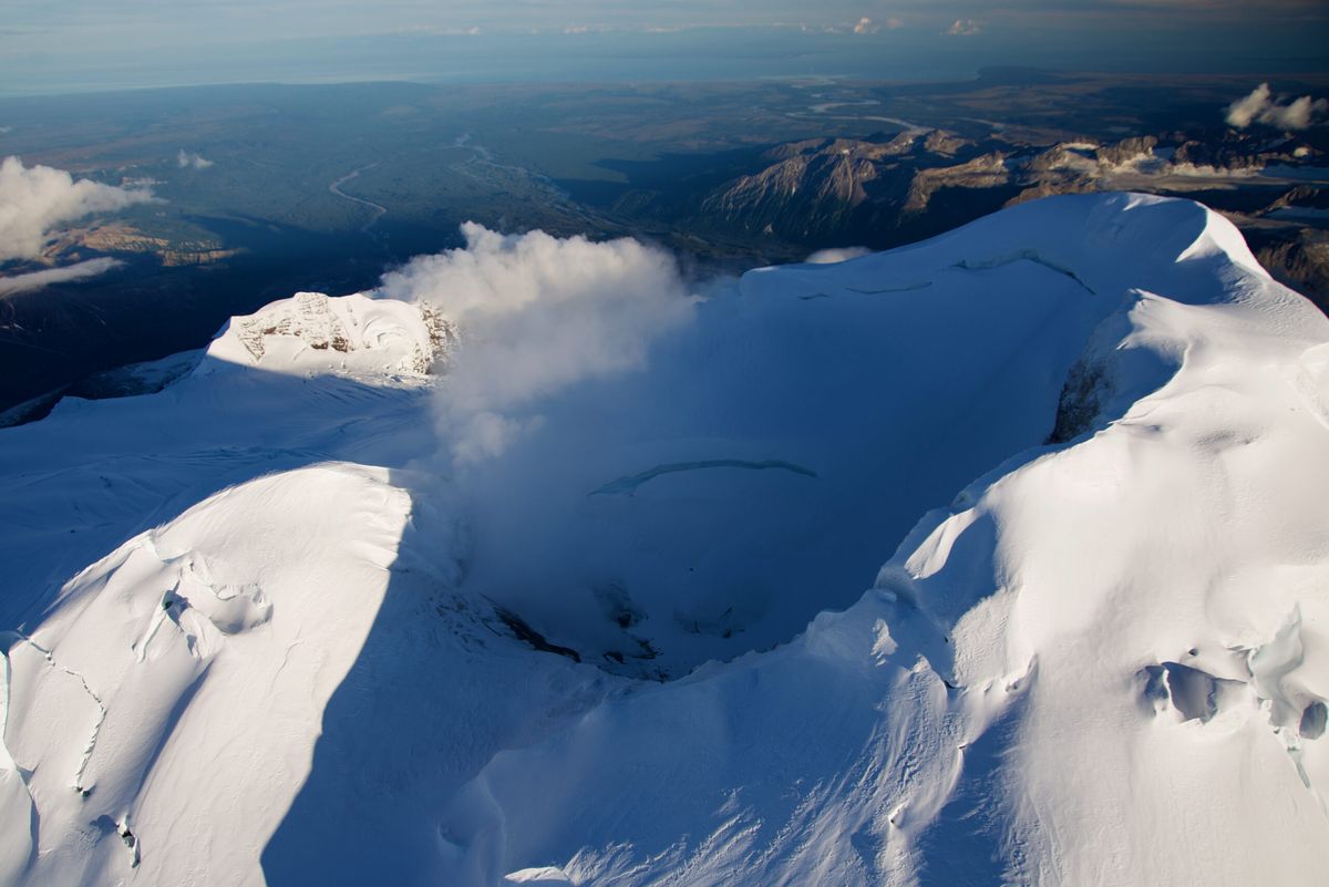 Este es uno de los volcanes más grandes de los Estados Unidos. Este es uno de los volcanes más grandes de los Estados Unidos.