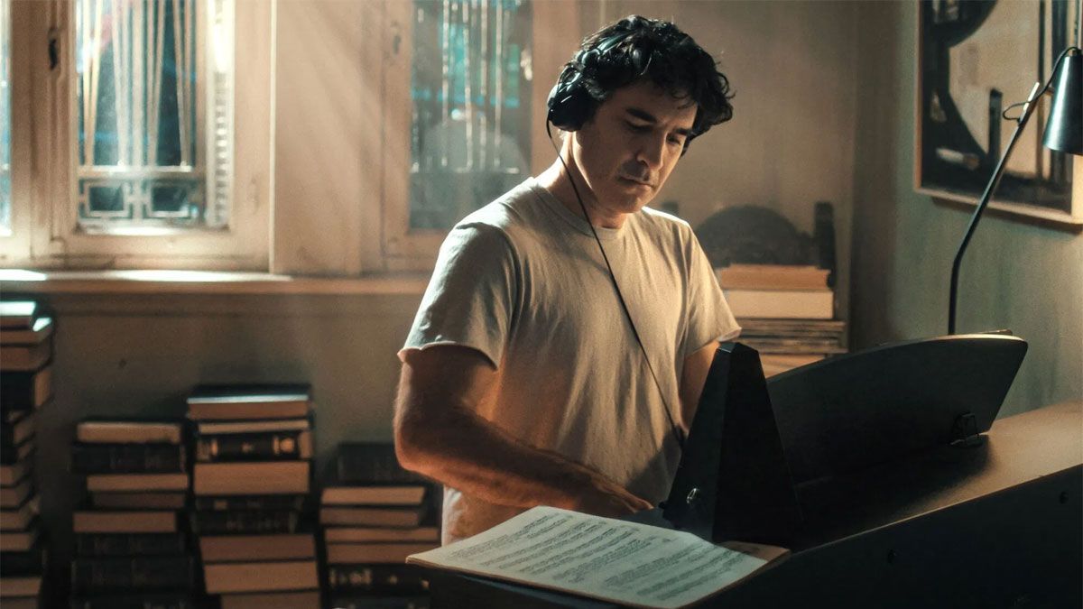 El actor Christoforos Papakaliatis interpreta a Orestis Emmanouil en la serie de Netflix. El actor Christoforos Papakaliatis interpreta a Orestis Emmanouil en la serie de Netflix.