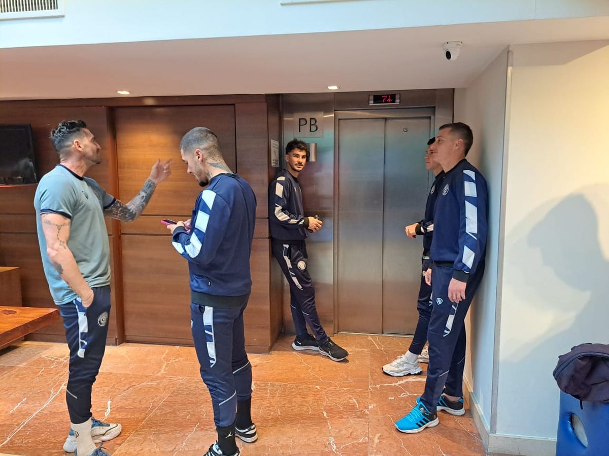 El plantel de Independiente Rivadavia espera concentrado el partido con Racing de Córdoba El plantel de Independiente Rivadavia espera concentrado el partido con Racing de Córdoba