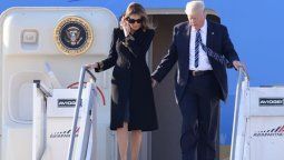 Una nueva venganza de Melania: le volvió a rechazar la mano de Trump en público