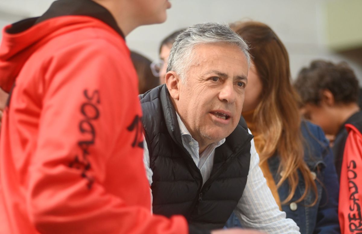 El gobernador Alfredo Cornejo confirmó la fecha de paritarias. Se adelantaron 60 días debido a la situación inflacionaria del país. El gobernador Alfredo Cornejo confirmó la fecha de paritarias. Se adelantaron 60 días debido a la situación inflacionaria del país.