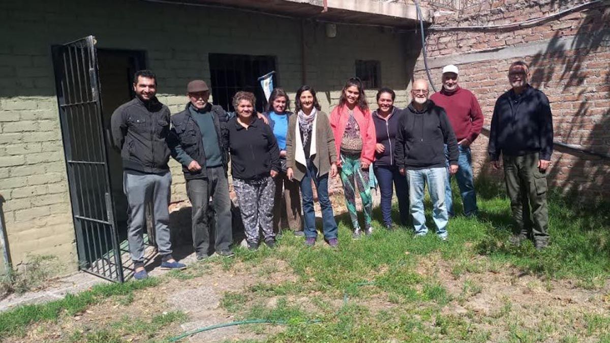 Parte de los integrantes de la cooperativa de agricultura familiar.