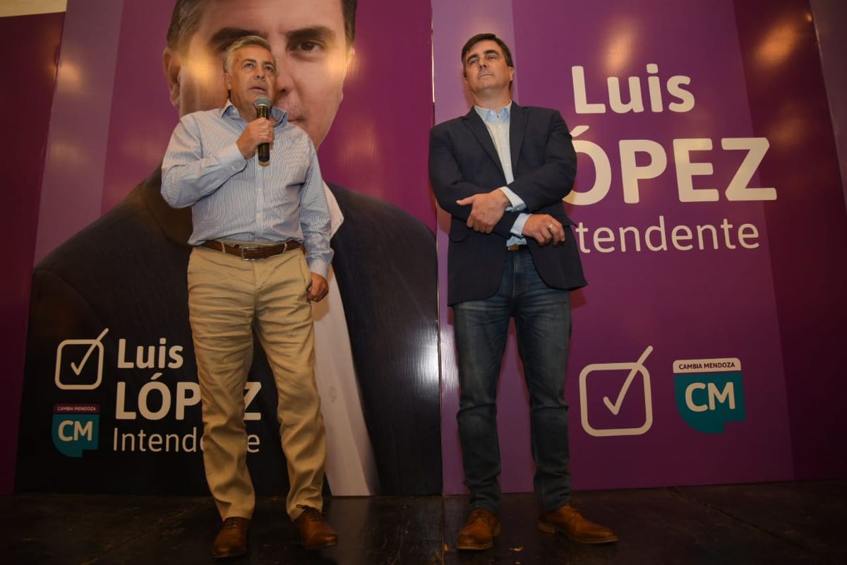Alfredo Cornejo, el dirigente al que muchos quieren frenar, sigue de recorrida por los departamentos, aquí presentando al precandidato radical en Tunuyán, Luis López.
