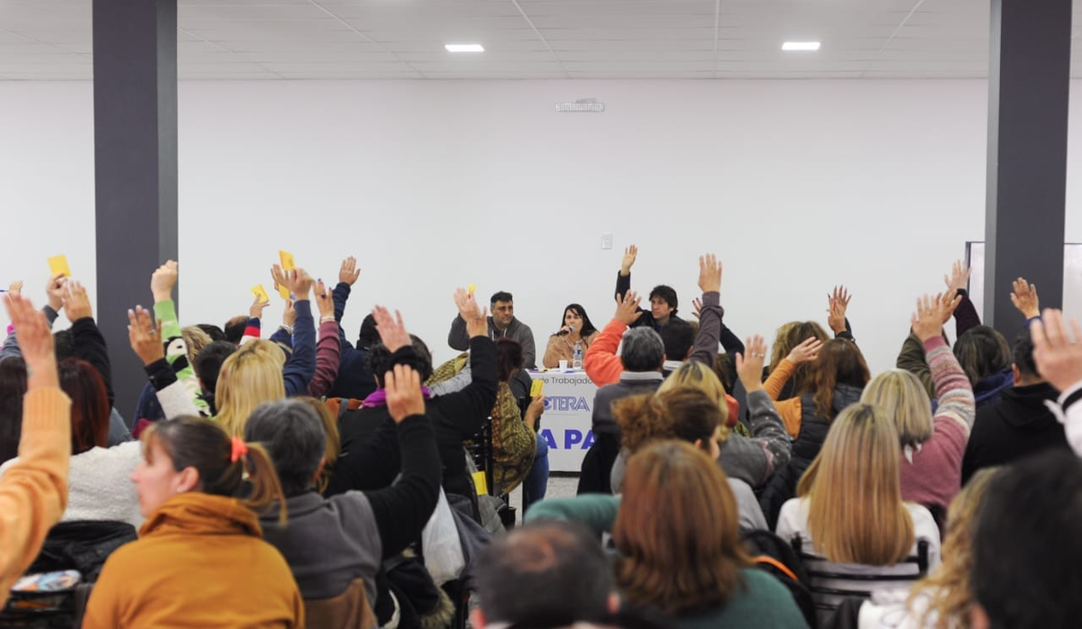 El SUTE aceptó la oferta salarial del Gobierno en el plenario realizado en La Paz.