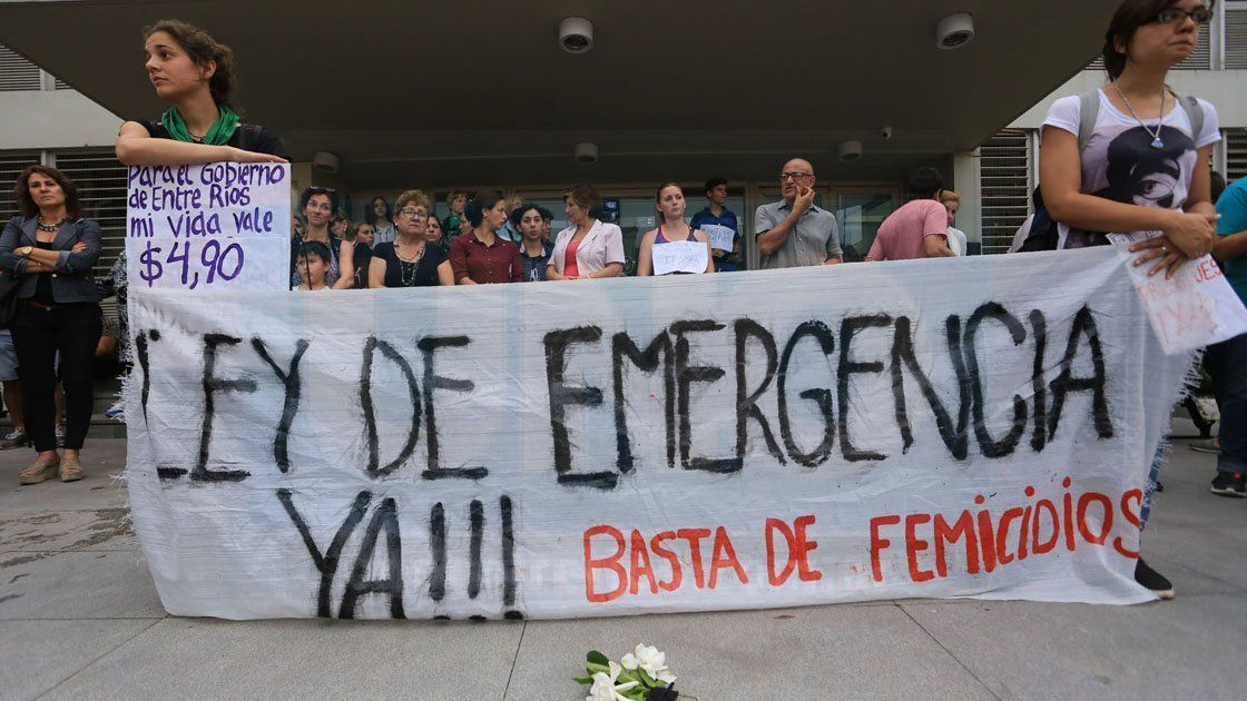 Protestaron nuevamente en Paraná contra los femicidios