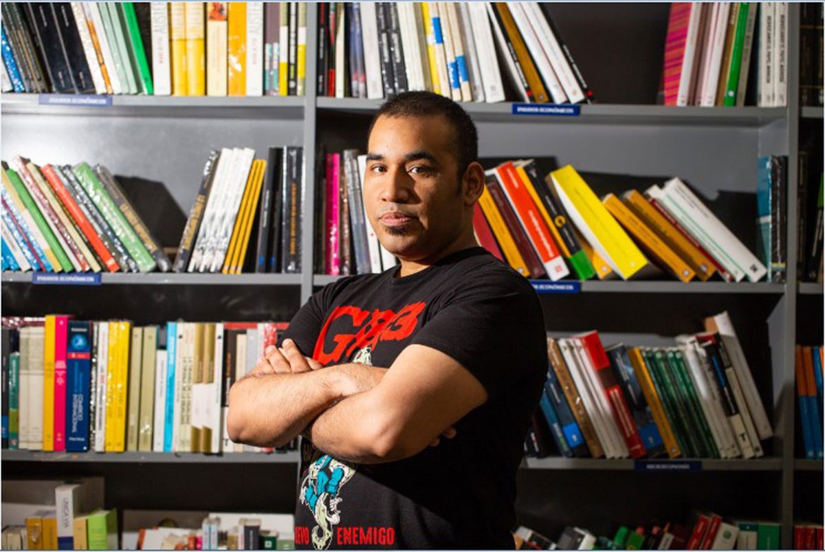 El novelista peruano Mario Zegarra.