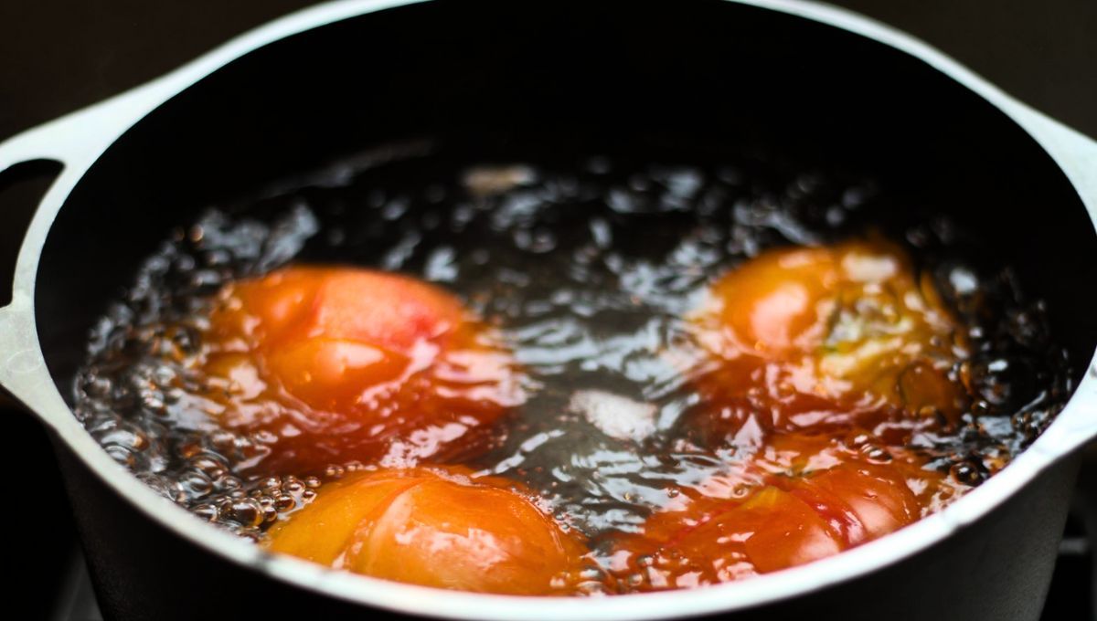 Hervir cáscaras de tomate puede darte grandes beneficios