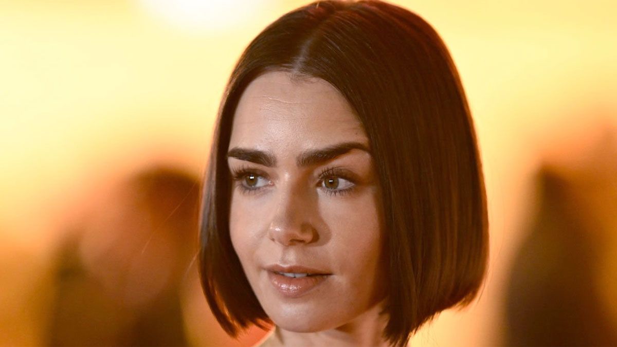 La actriz Lily Collins interpreta a Marla Mabrey en la película de Netflix.
