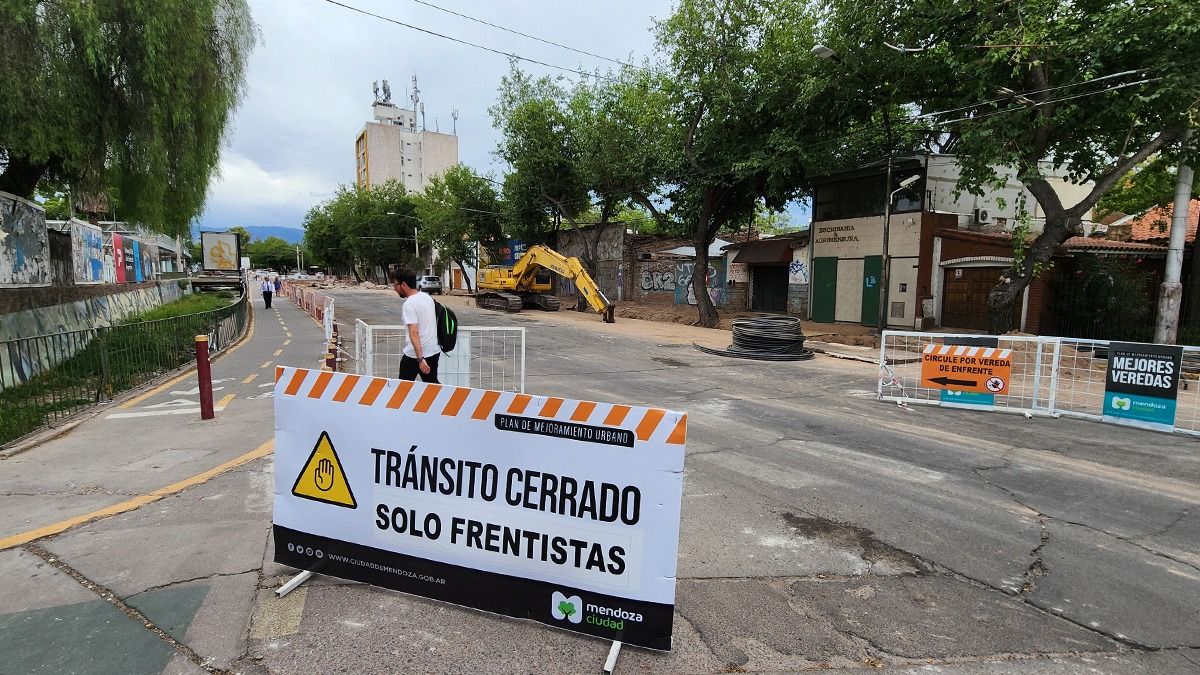 Una de las calles que ha comenzado a intervenir la Municipalidad de Capital es Morón, donde trabaja en coordinación con AySam para una renovación total de la ciudad. El plan continuará todo el año 2023.