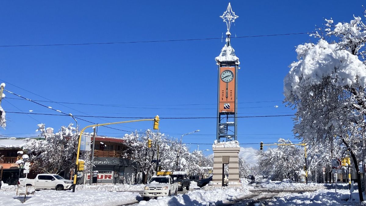 Por la nieve en Malargüe, el intendente Juan Manuel Ojeda dispuso asueto desde el miércoles por tres días al menos.