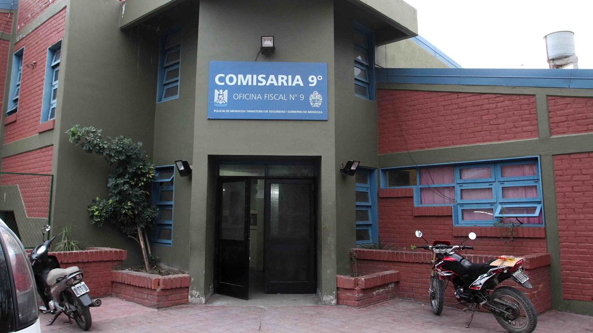 En la Comisaría Novena fue aprehendido el hombre que atropelló y arrastró a un joven. En la Comisaría Novena fue aprehendido el hombre que atropelló y arrastró a un joven.