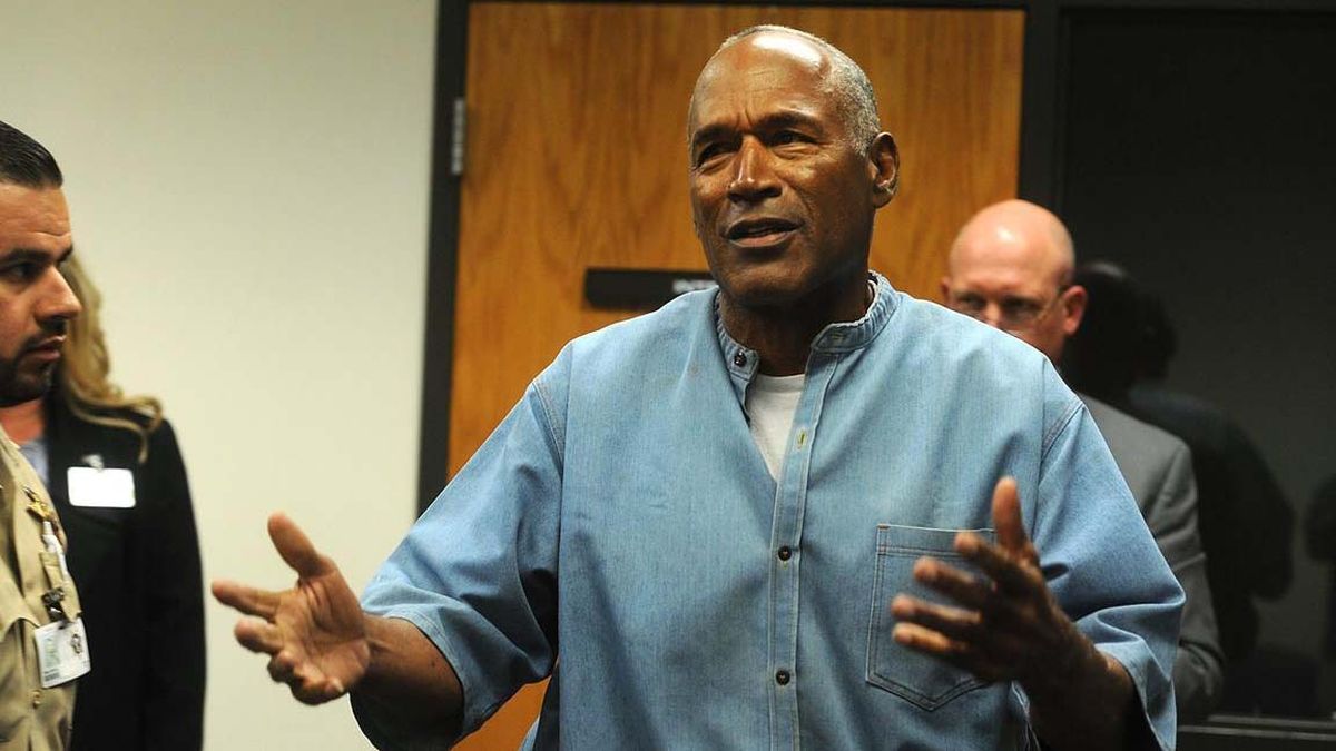 O. J. Simpson fue condenado a prisión por robo a mano armada y secuestro, y fue liberado tras cumplir una parte de la pena O. J. Simpson fue condenado a prisión por robo a mano armada y secuestro, y fue liberado tras cumplir una parte de la pena