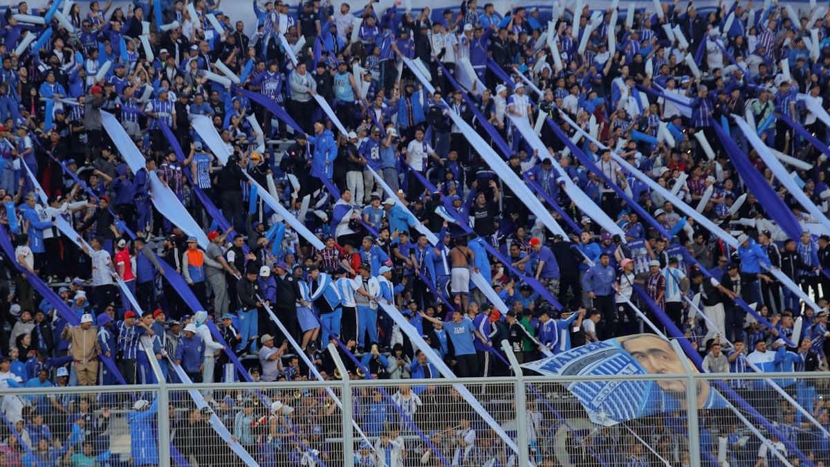 Los hinchas de Godoy Cruz vivieron un día histórico en el Gambarte.