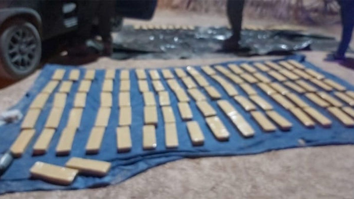 El hallazgo ocurrió en un puesto de control policial fijo en Lavalle en la noche del domingo.