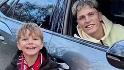 Alejandro Garnacho tuvo un gran gesto con un niño inglés que tenía puesta la camiseta de Argentina