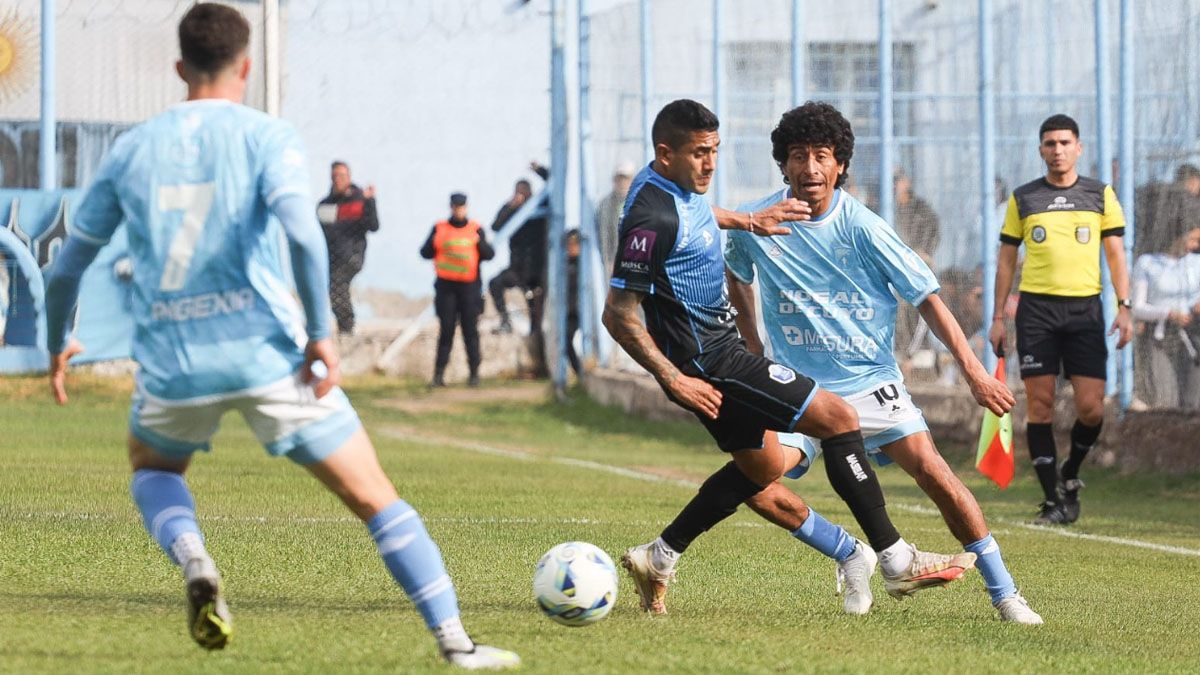 Nico Arce hizo el primer gol de Gutiérrez Sport Club ante Ciudad de Bolívar por el Torneo Federal A.