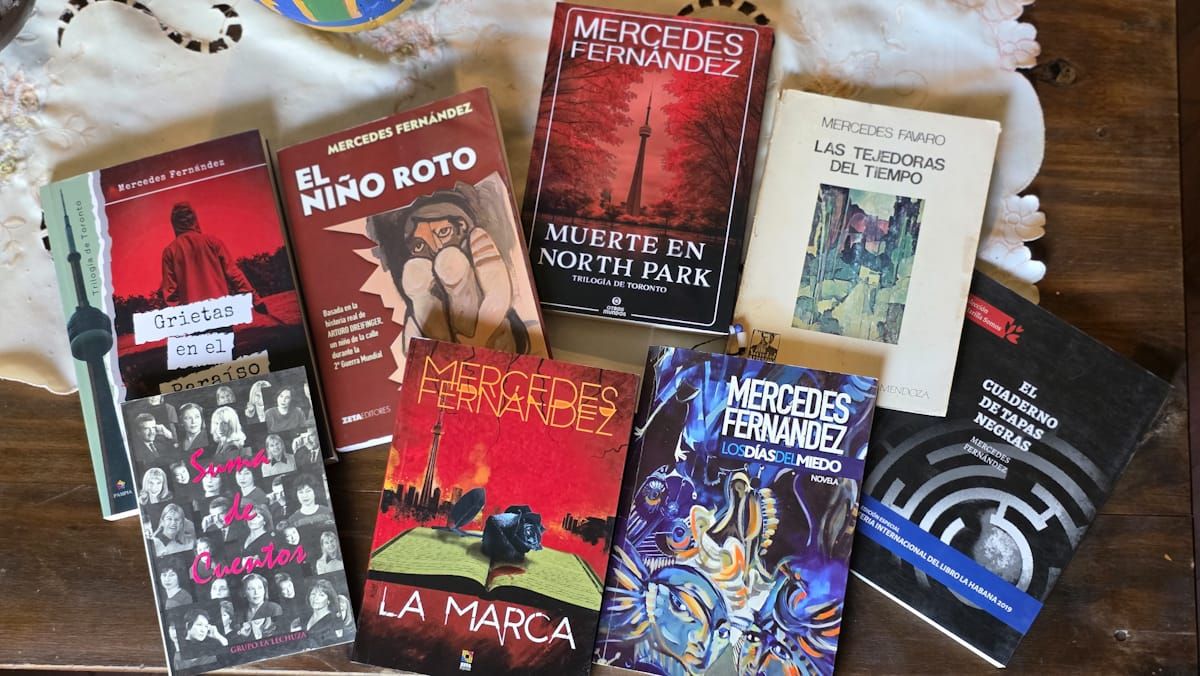 Parte de la riquísima obra literaria publicada de Mercedes Fernández. Parte de la riquísima obra literaria publicada de Mercedes Fernández. 