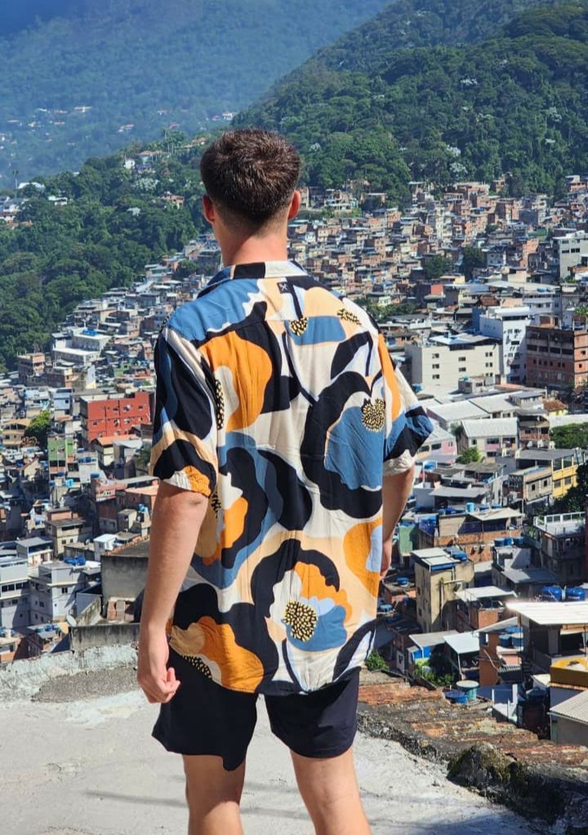 Nicolás Debé tiene 20 años y estudia Comunicación Digital en la UCA. Dijo que la experiencia en la favela fue "impresionante". Nicolás Debé tiene 20 años y estudia Comunicación Digital en la UCA. Dijo que la experiencia en la favela fue "impresionante".
