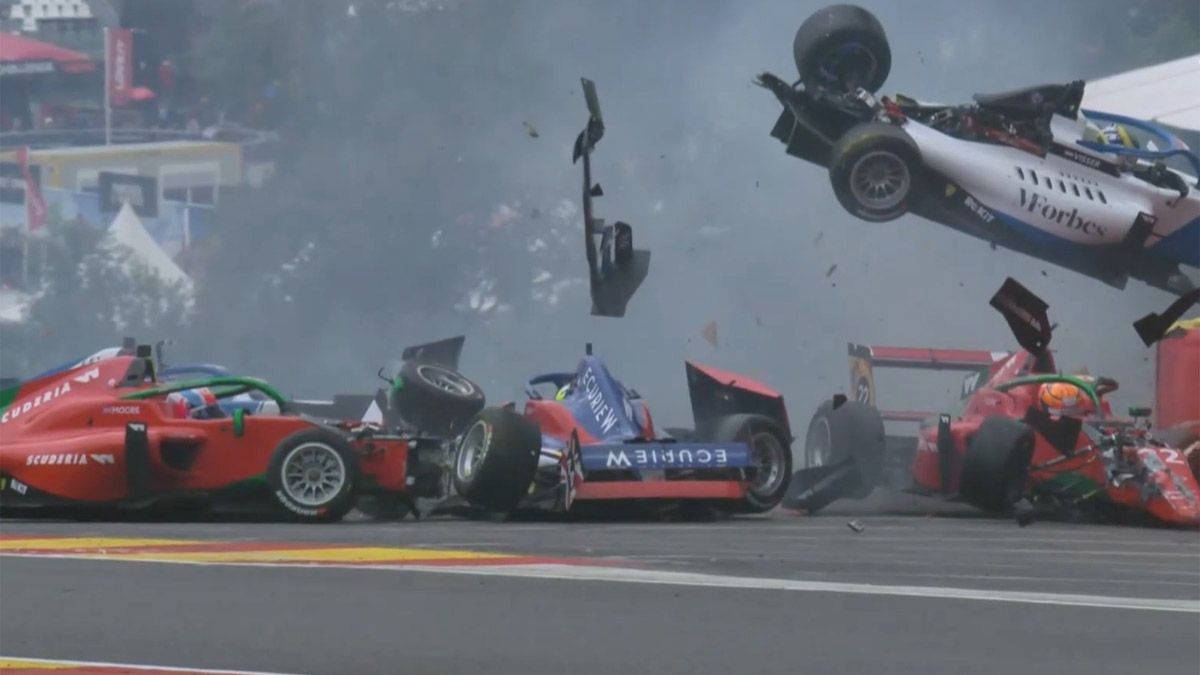 Terrible accidente en una carrera de mujeres