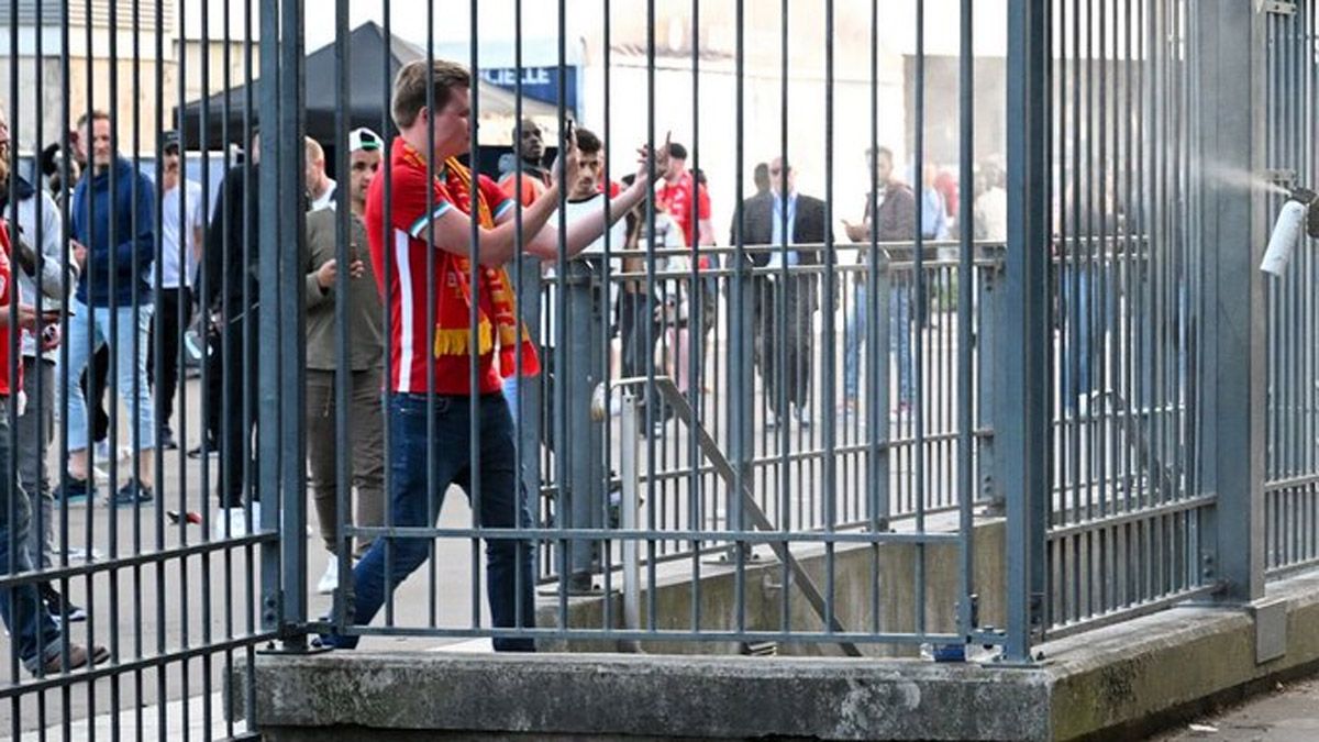 Los hinchas del Liverpool no dejaron dormir a los jugadores del Real Madrid, en la previa del partido de Champions.