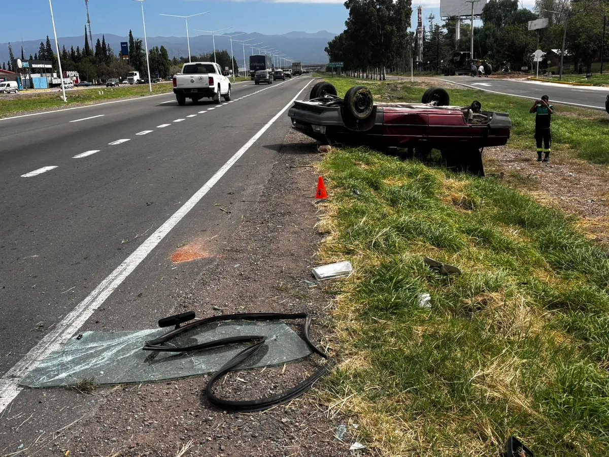 Tras el accidente, el conductor termin&oacute; internado en el Hospital Central. Foto: Mat&iacute;as Pascualetti