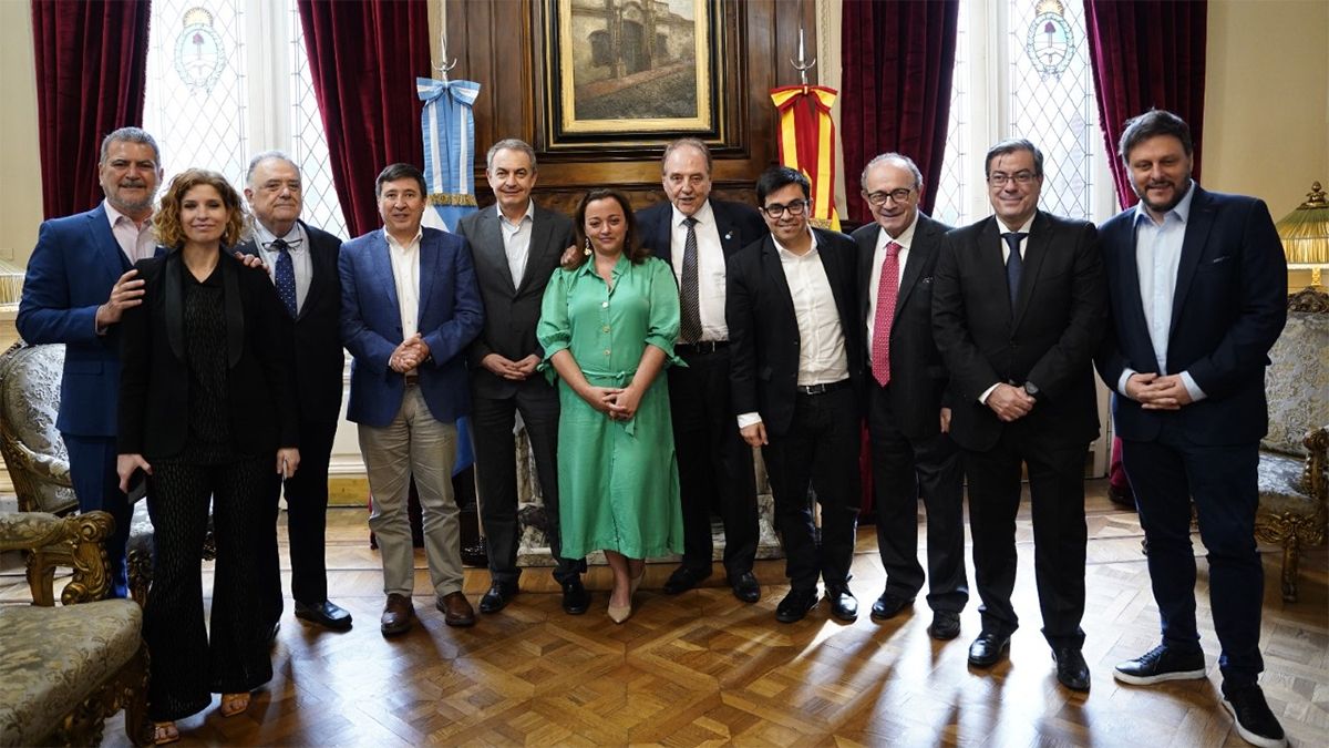 La presidenta de la Cámara de Diputados de la Nación, Cecilia Moreau, recibió junto a diputados al expresidente español Rodríguez Zapatero.