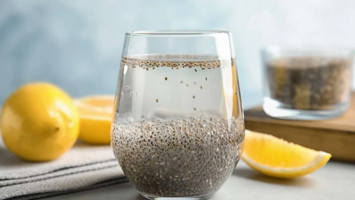El agua con limón y semillas de chía es una de las formas de incorporar este alimento en la dieta. El agua con limón y semillas de chía es una de las formas de incorporar este alimento en la dieta.