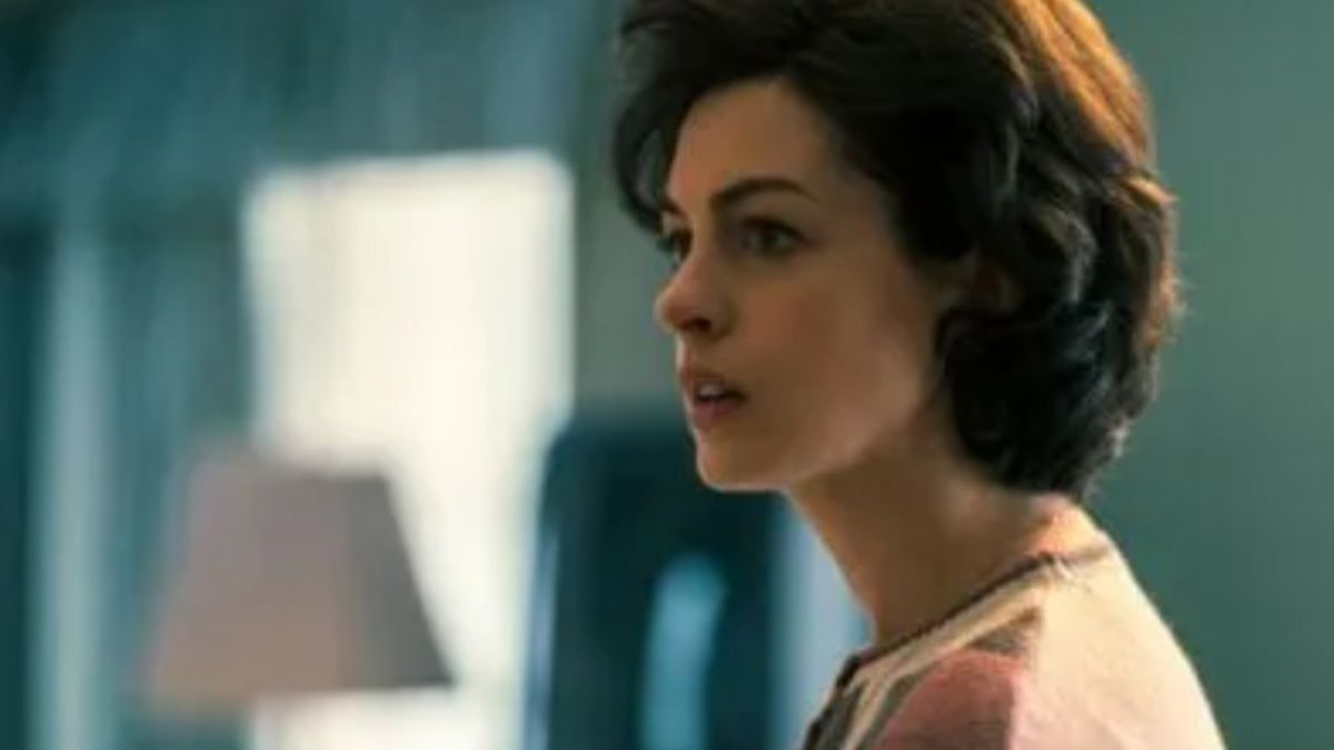 Netflix. La notable actriz Anne Hathaway cumple un protagonismo saliente en El precio de la verdad.