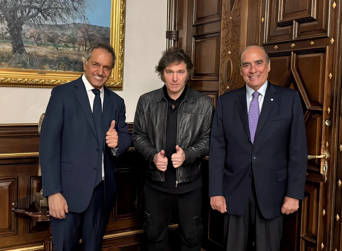 Daniel Scioli, el presidente Javier Milei y el ministro del Interior, Guillermo Francos.