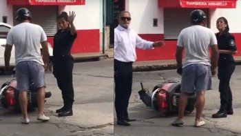 Video: un hombre golpeó a una mujer policía luego de chocar