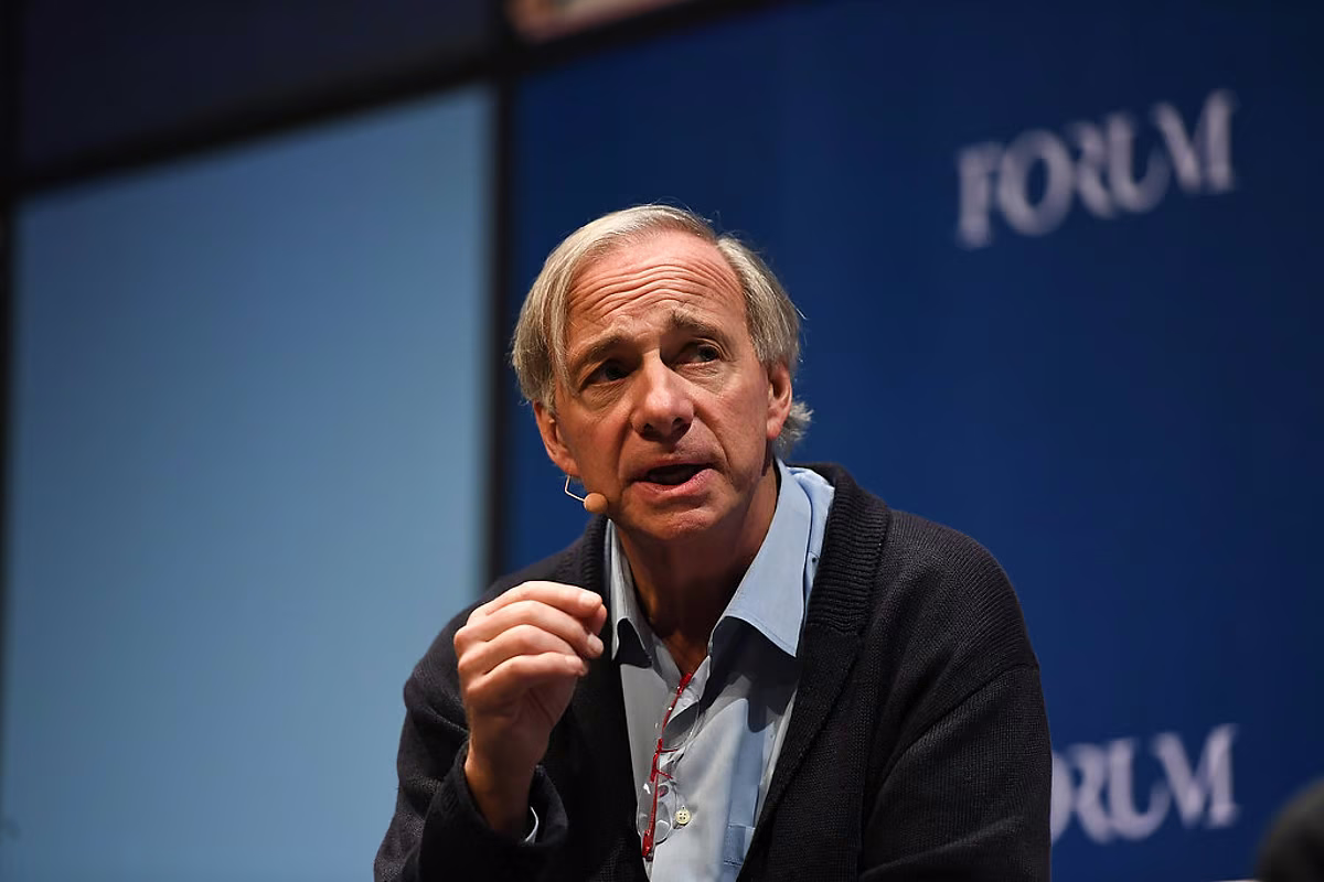 El millonario Ray Dalio ve un futuro oscuro para la economía mundial. El millonario Ray Dalio ve un futuro oscuro para la economía mundial.