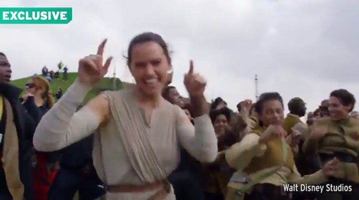 Star Wars: El despertar de la Fuerza: El reparto de la película baila durante el rodaje en este vídeo