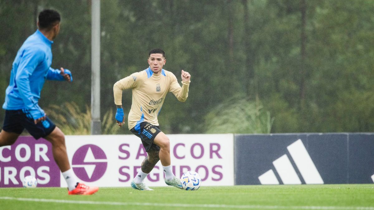 Enzo Fernández es una de las certezas y figuras del equipo campeón con que podrá contar Lionel Scaloni para armar a la Selección argentina contra Perú.