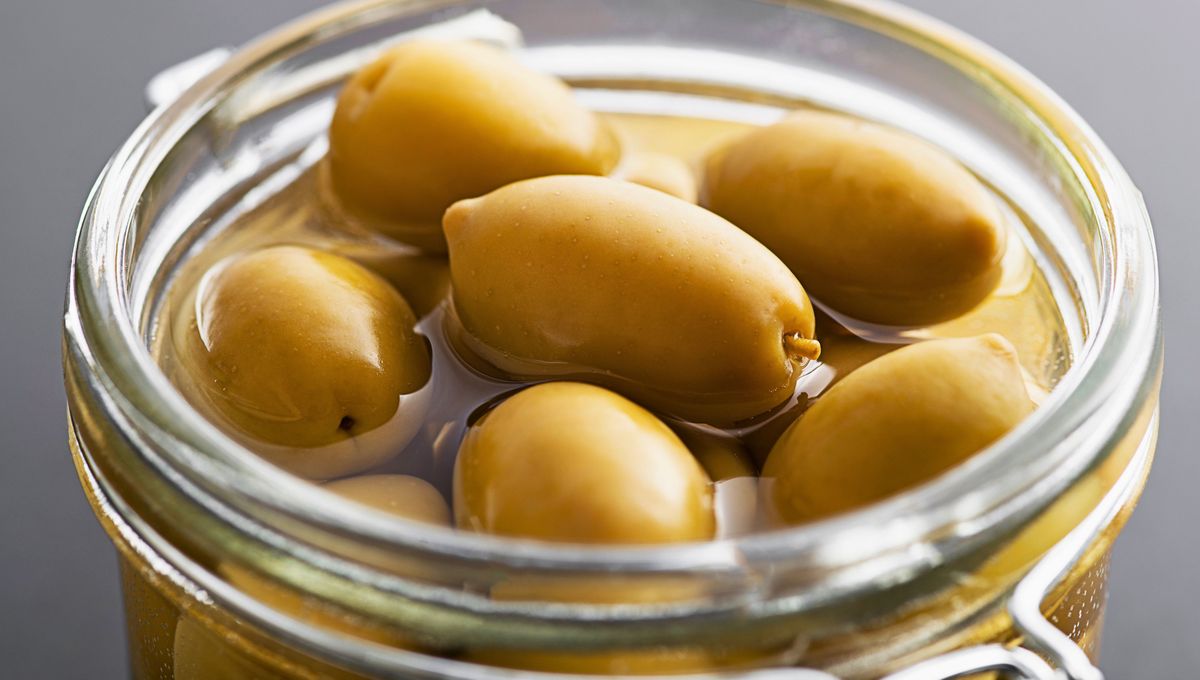 ¿Por qué a las aceitunas les sale una capa blanca en la superficie? ¿Por qué a las aceitunas les sale una capa blanca en la superficie?