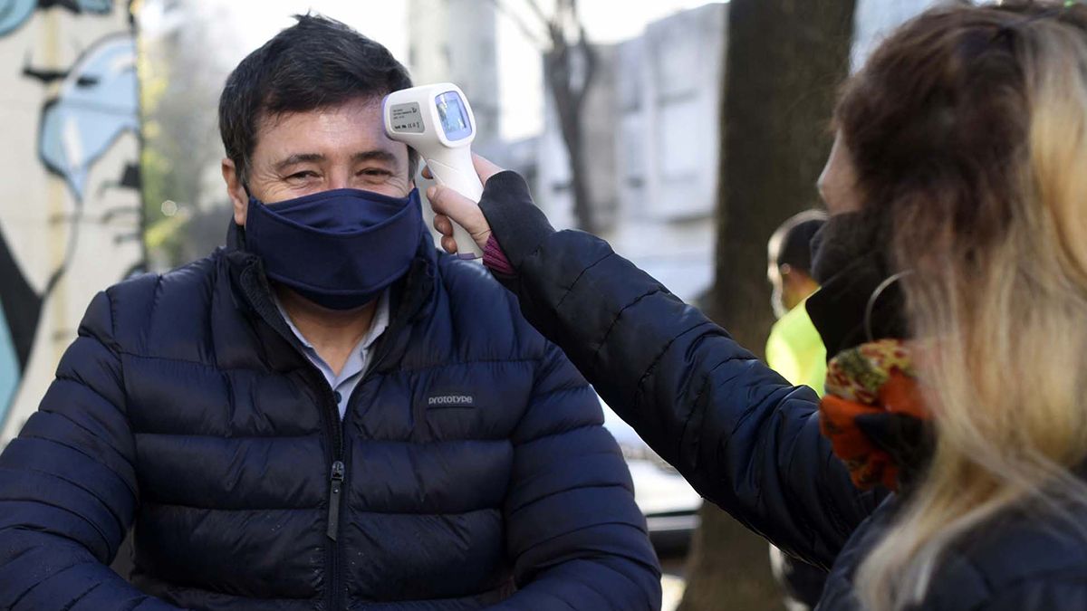 Daniel Arroyo se convirtió en el primer funcionario de primera línea en haber contraído coronavirus.