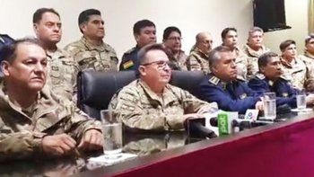 Militares bolivianos salen a las calles para sumarse a la policía