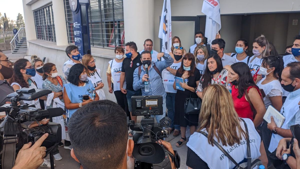 Los docentes volverÃ¡n a reunirse el sÃ¡bado y podrÃ­an decidir un nuevo paro. 