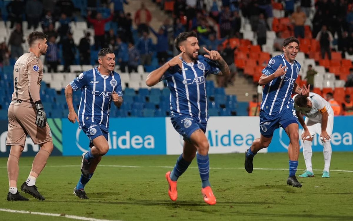 Agustín Auzmendi marcó su primer gol con la camiseta de Godoy Cruz por Copa Sudamericana. Foto: Axel Lloret/UNO.&nbsp;