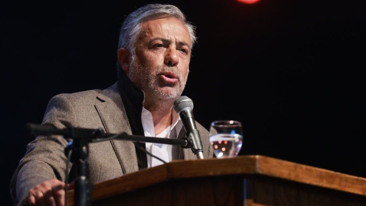 Alfredo Cornejo preparó varios paquetes de leyes en el inicio de su gestión.&nbsp;