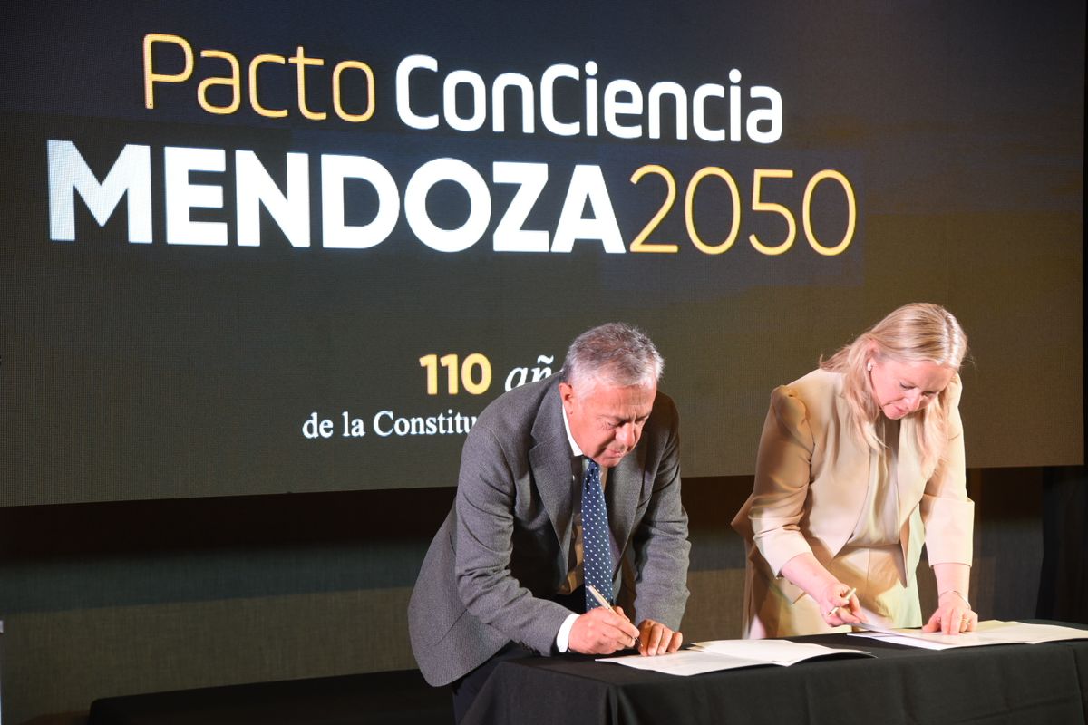 El gobernador Alfredo Cornejo y la vicegobernadora Hebe Casado.