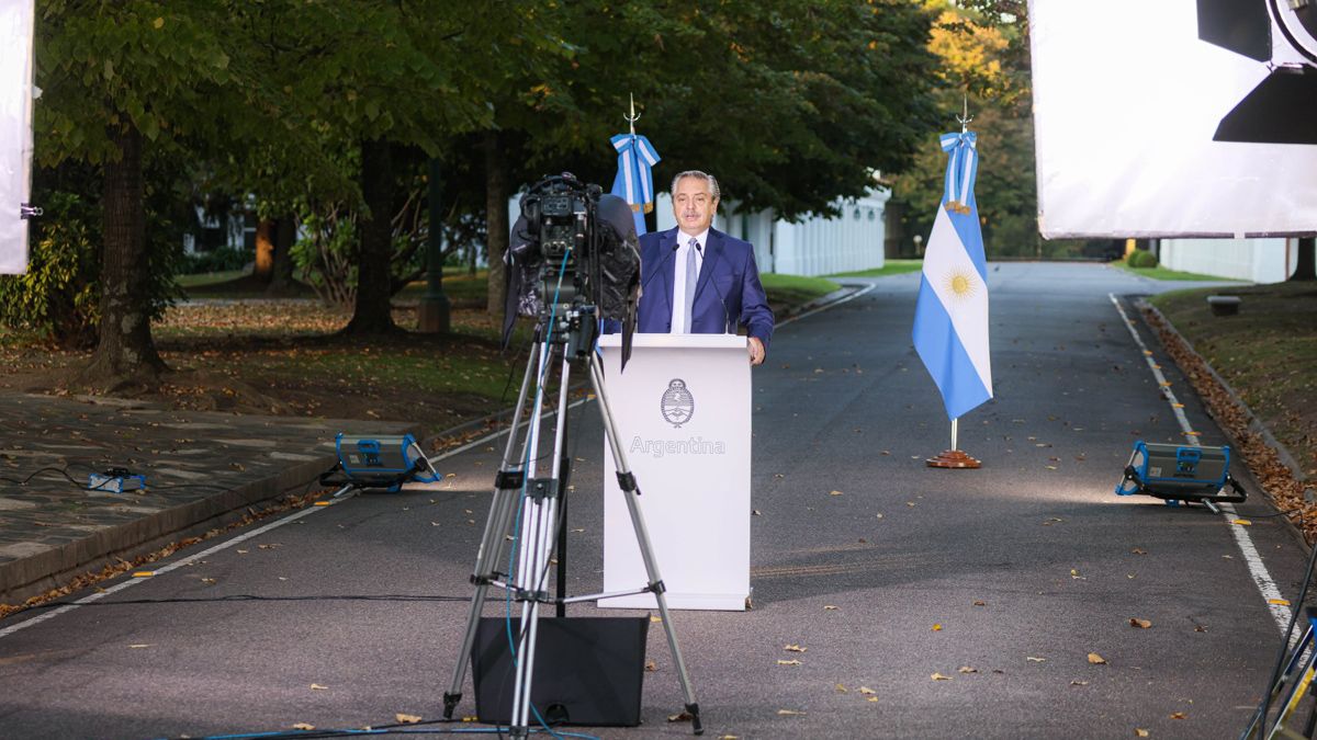 En su última aparición pública el presidente Alberto Fernández dio un mensaje grabado al aire libre.