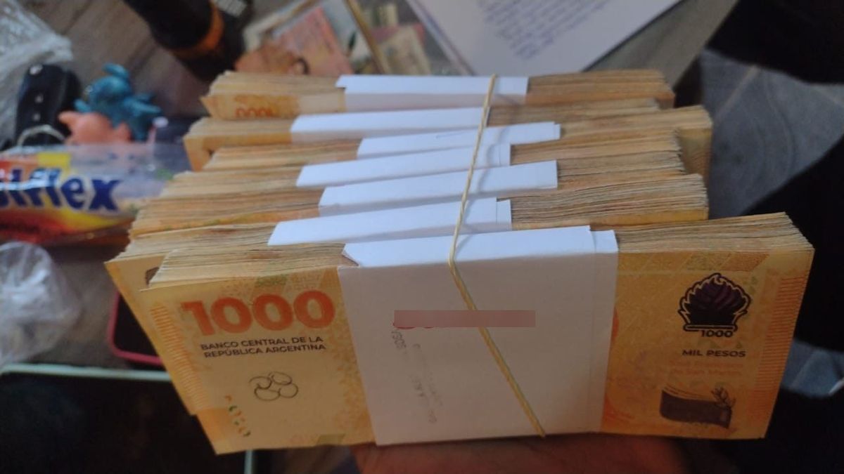 En un allanamiento en Guaymallén, la Policía detuvo a un hombre y secuestró dinero, drogas y otros elementos. Foto: Ministerio de Seguridad