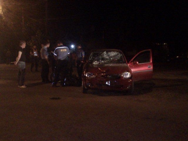 Choque frontal entre una moto y un auto en Alvear