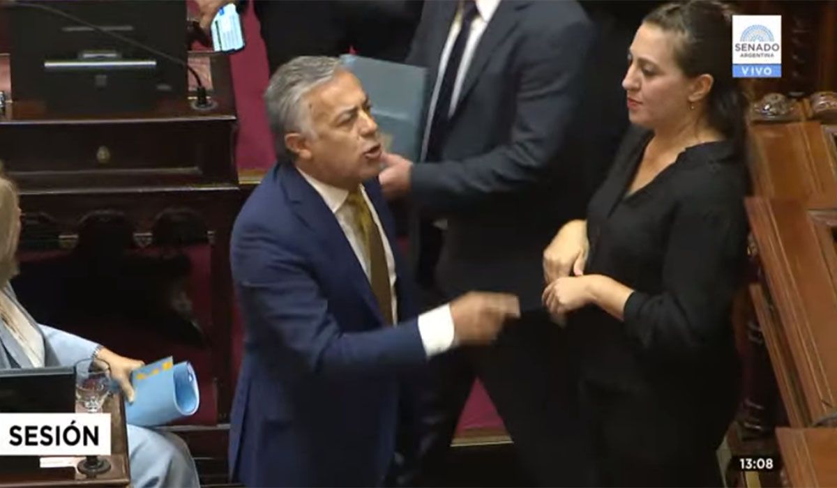 Alfredo Cornejo enfrentando a la presidenta provisional del Senado, Claudia Ledesma Abdala de Zamora.