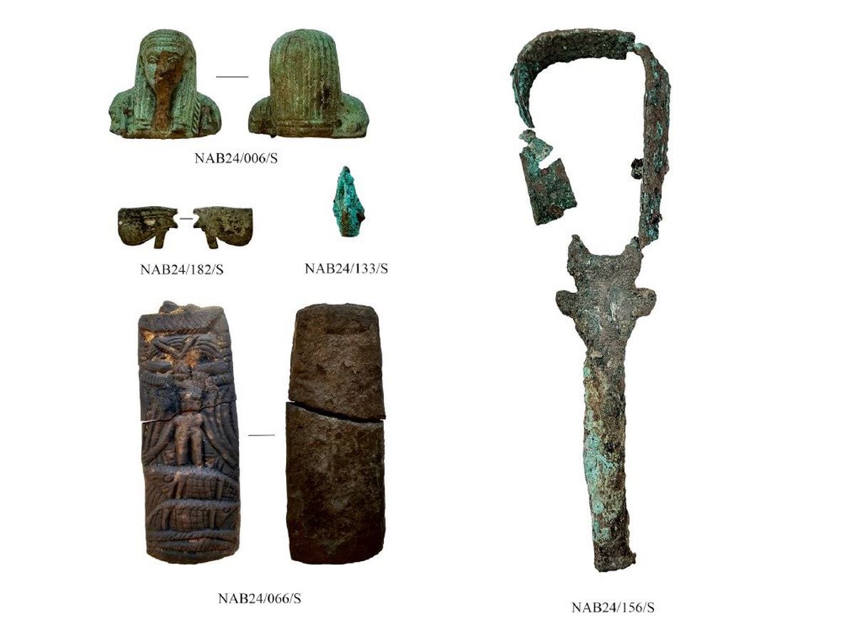 Algunos de los artefactos que se recuperaron en el descubrimiento.