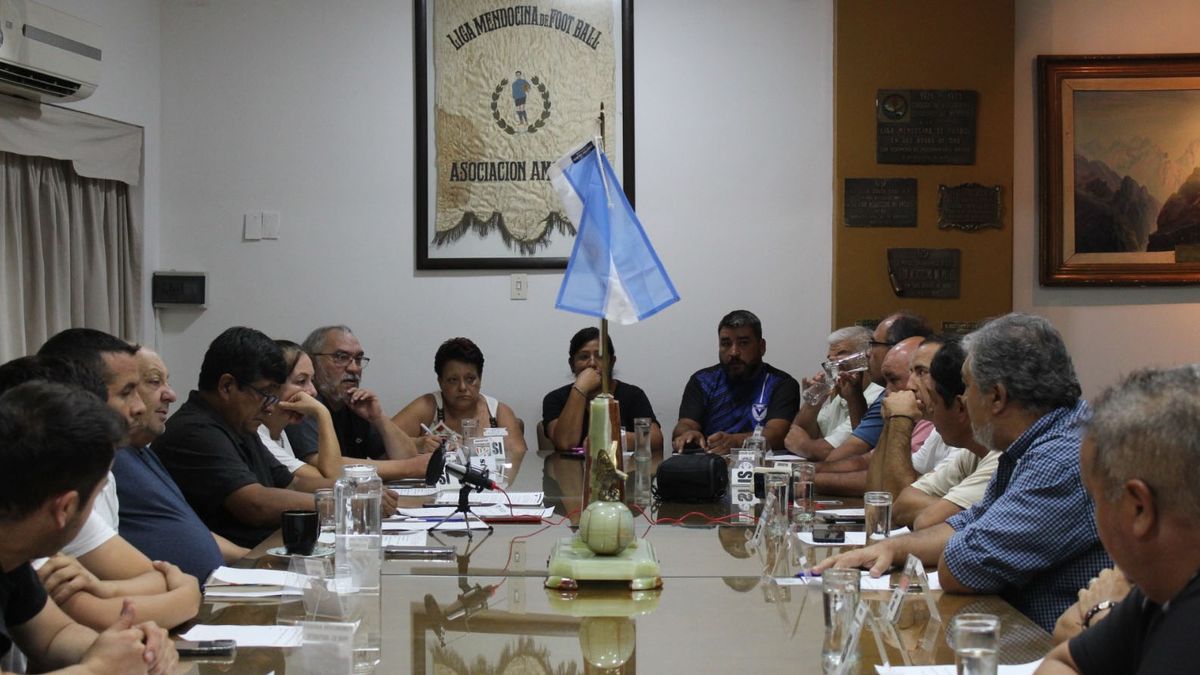 Los dirigentes de los clubes de Mendoza con su presidente Omar Sperdutti estarán en San Juan.