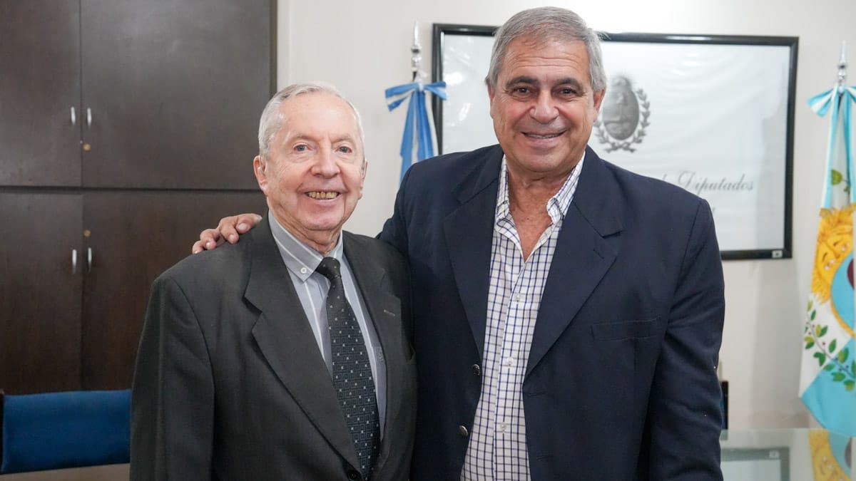 El diputado Edgardo Civit Evans y Alberto Rez Masud, vicepresidente de Independiente Rivadavia.