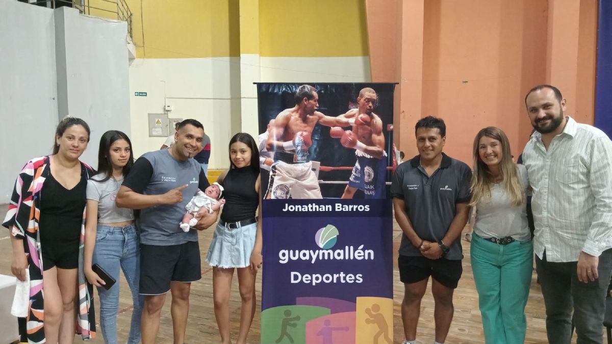 Jonathan Barros disfrutó con su familia un merecido homenaje por parte de la Municipalidad de Guaymallén. Estuvo su pareja Yanina, su hija mayor Martina, y la recién nacida Brunella. Jonathan Barros disfrutó con su familia un merecido homenaje por parte de la Municipalidad de Guaymallén. Estuvo su pareja Yanina, su hija mayor Martina, y la recién nacida Brunella.